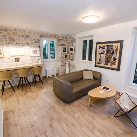 Apartmani Art Karampana Kotor Eksteriør bilde