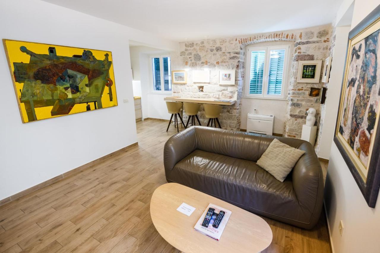 Apartmani Art Karampana Kotor Eksteriør bilde