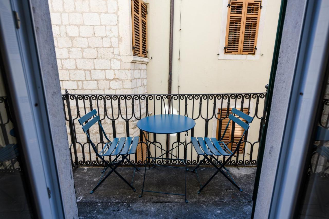 Apartmani Art Karampana Kotor Eksteriør bilde