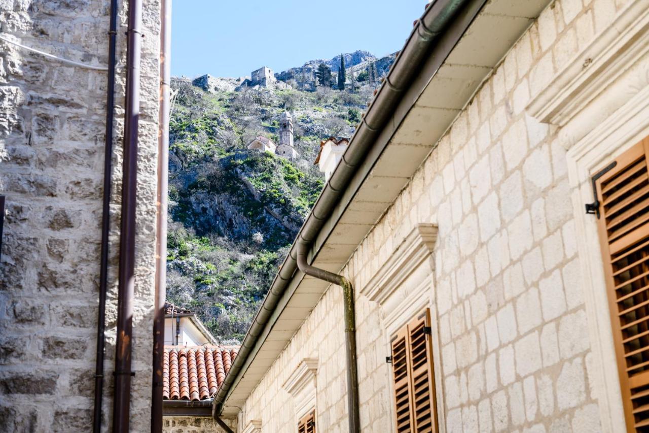 Apartmani Art Karampana Kotor Eksteriør bilde