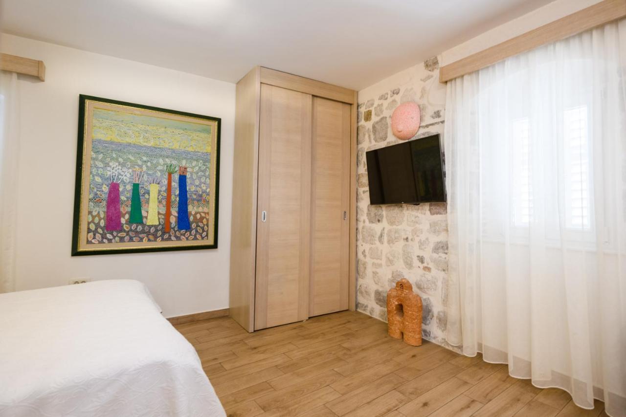 Apartmani Art Karampana Kotor Eksteriør bilde