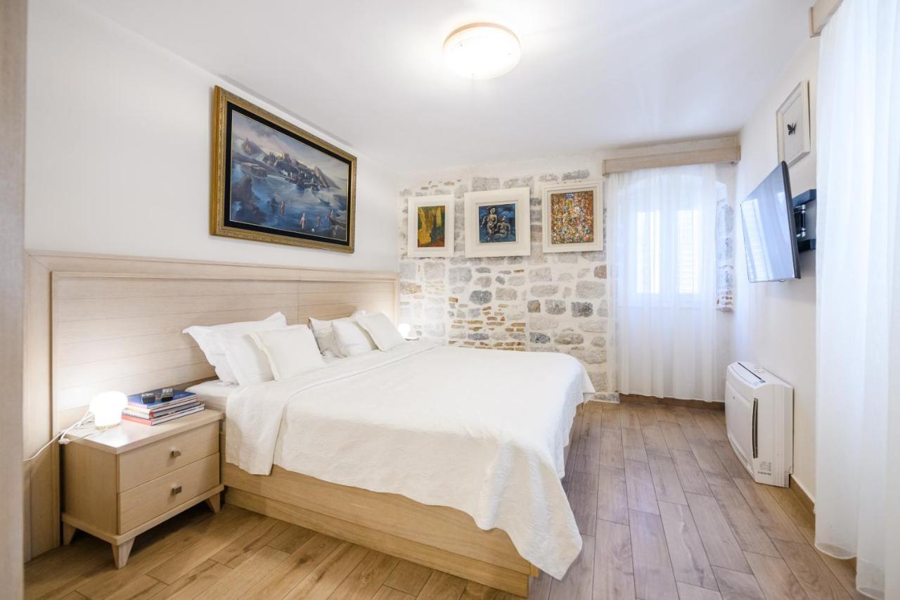 Apartmani Art Karampana Kotor Eksteriør bilde