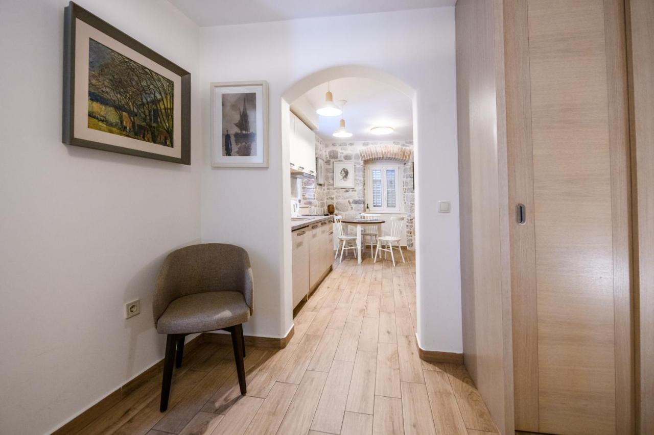 Apartmani Art Karampana Kotor Eksteriør bilde