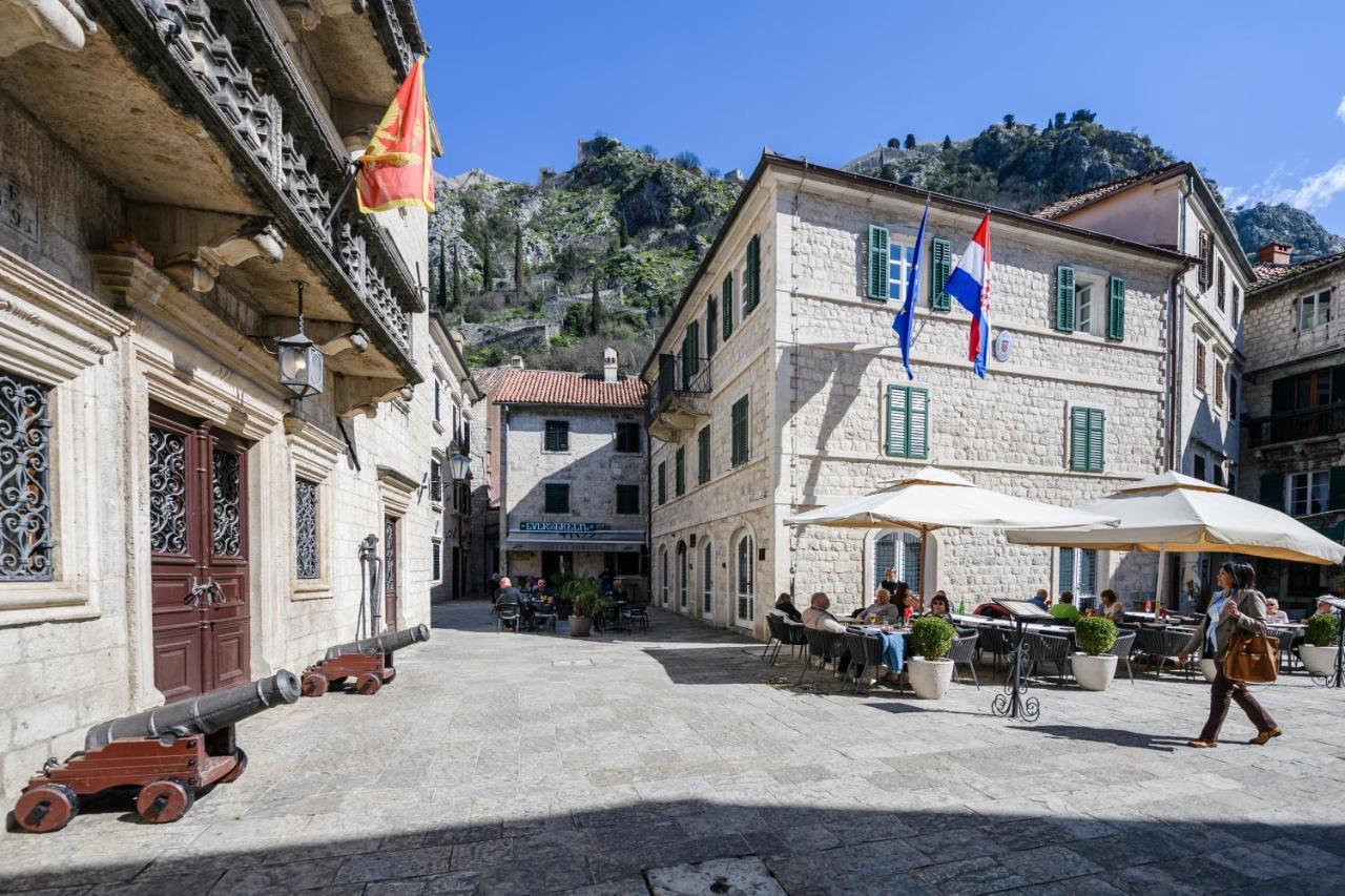 Apartmani Art Karampana Kotor Eksteriør bilde