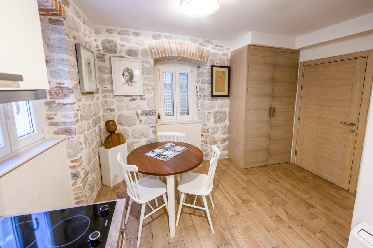 Apartmani Art Karampana Kotor Eksteriør bilde