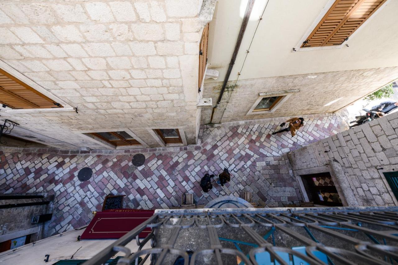Apartmani Art Karampana Kotor Eksteriør bilde