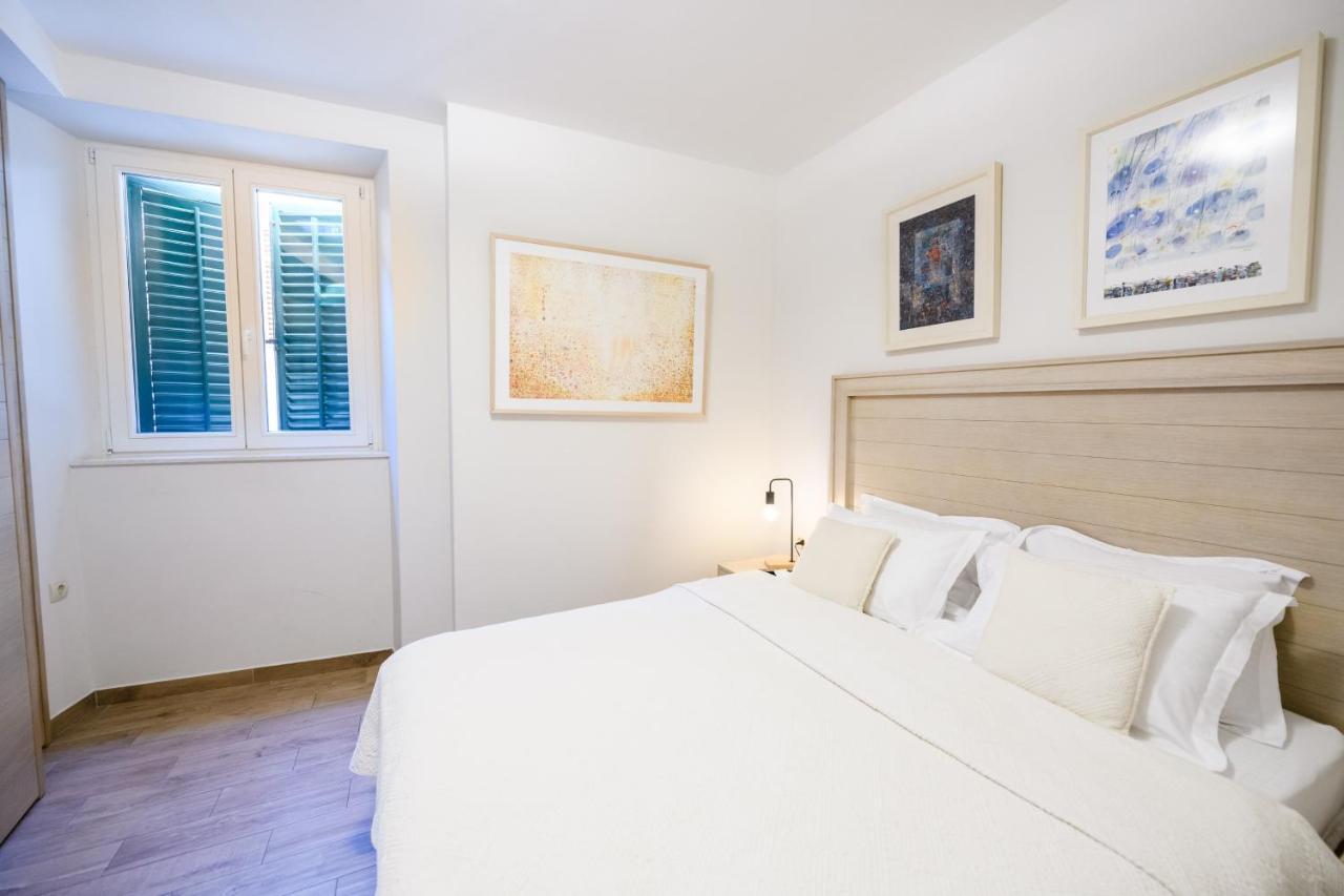 Apartmani Art Karampana Kotor Eksteriør bilde