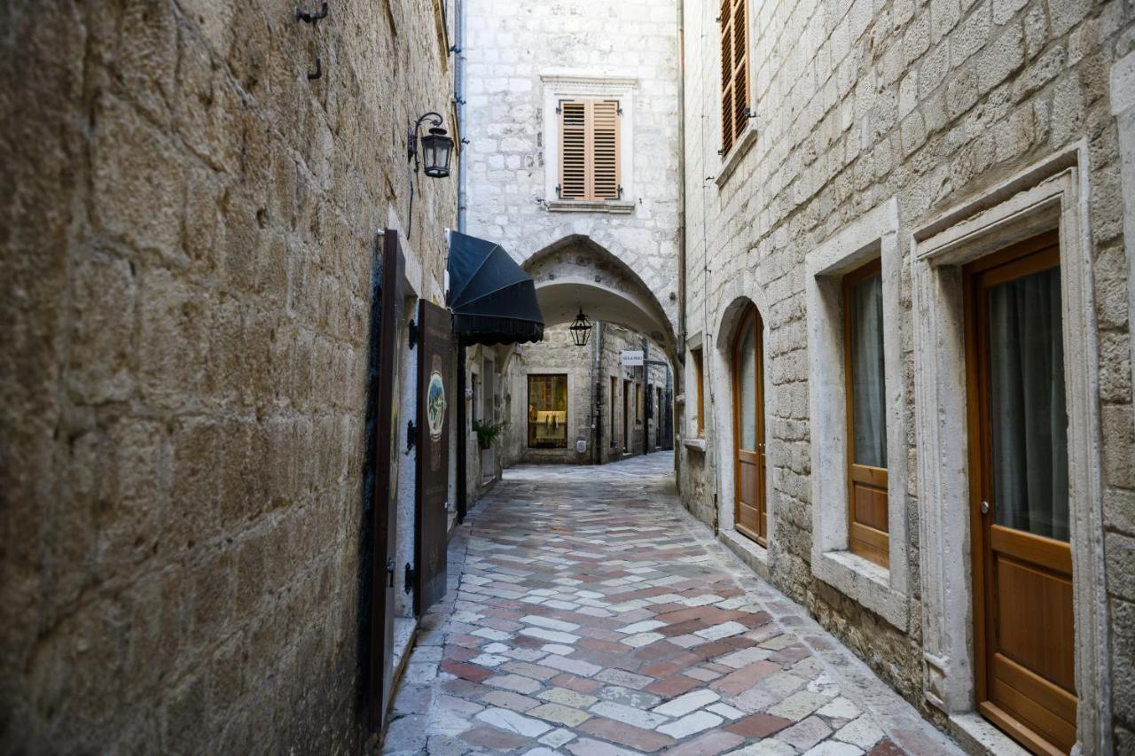 Apartmani Art Karampana Kotor Eksteriør bilde