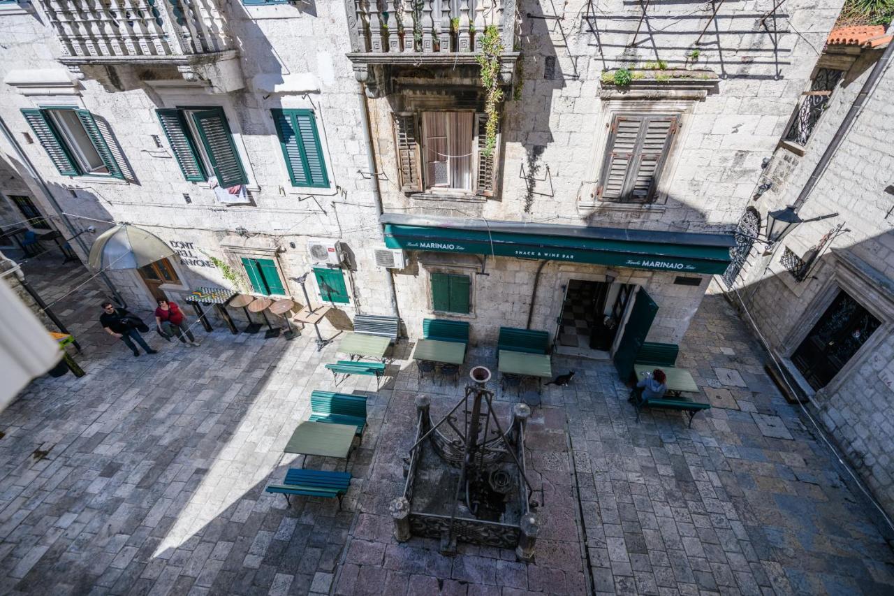 Apartmani Art Karampana Kotor Eksteriør bilde