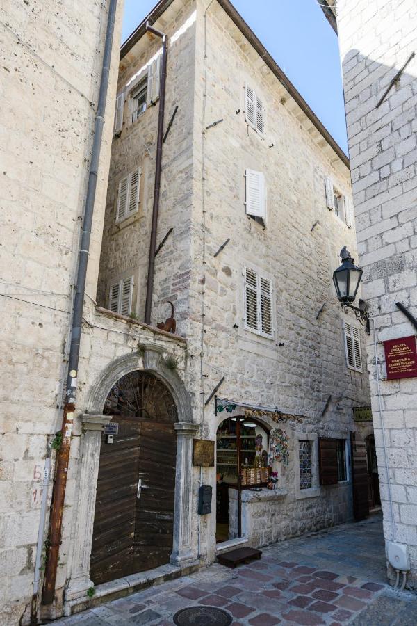 Apartmani Art Karampana Kotor Eksteriør bilde