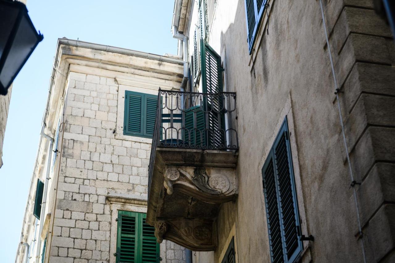 Apartmani Art Karampana Kotor Eksteriør bilde