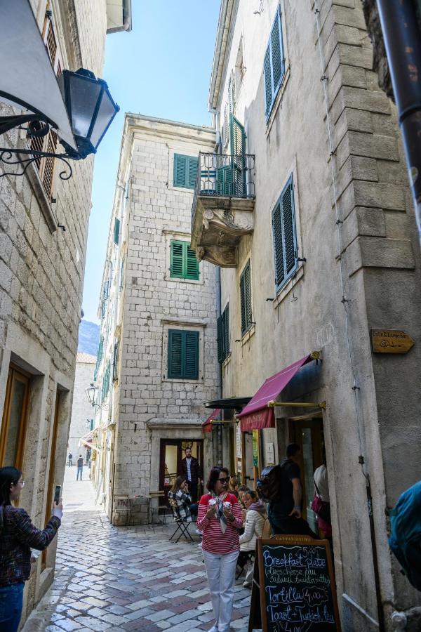 Apartmani Art Karampana Kotor Eksteriør bilde