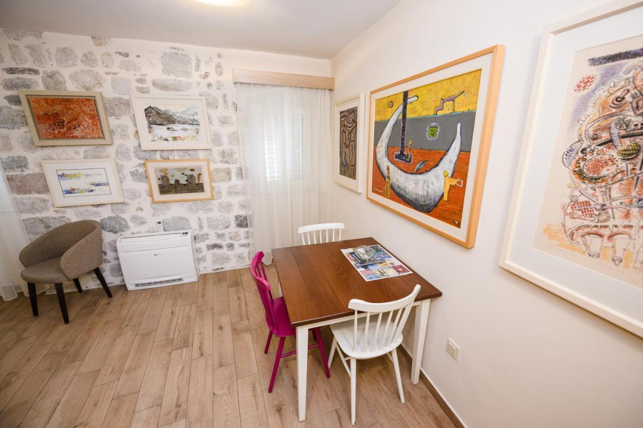 Apartmani Art Karampana Kotor Eksteriør bilde