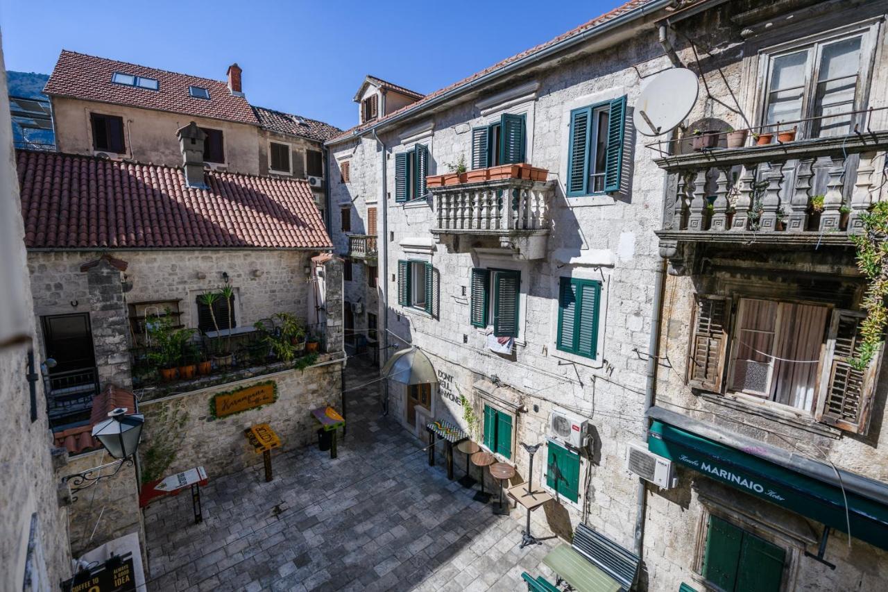 Apartmani Art Karampana Kotor Eksteriør bilde