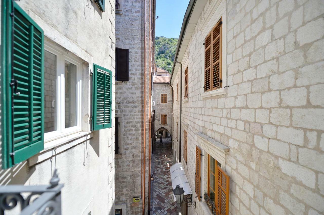 Apartmani Art Karampana Kotor Eksteriør bilde